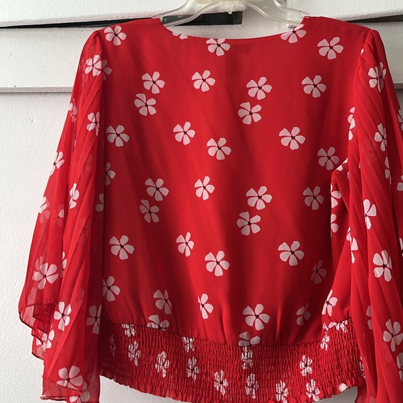 Aqua red print top with elastic waist and pleated sleeves. Size large - Picture 5 of 5